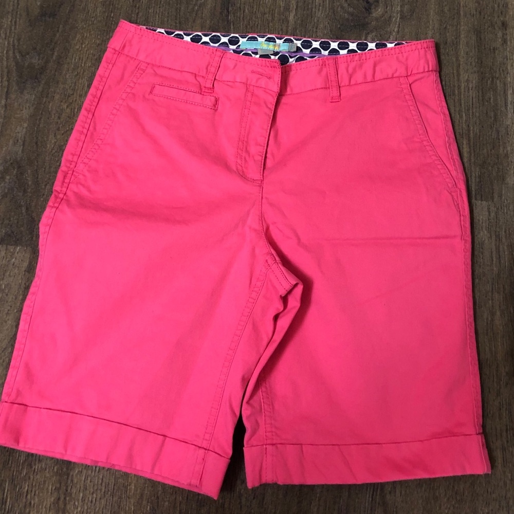 Excellent condition boden shorts. Hot pink 💕